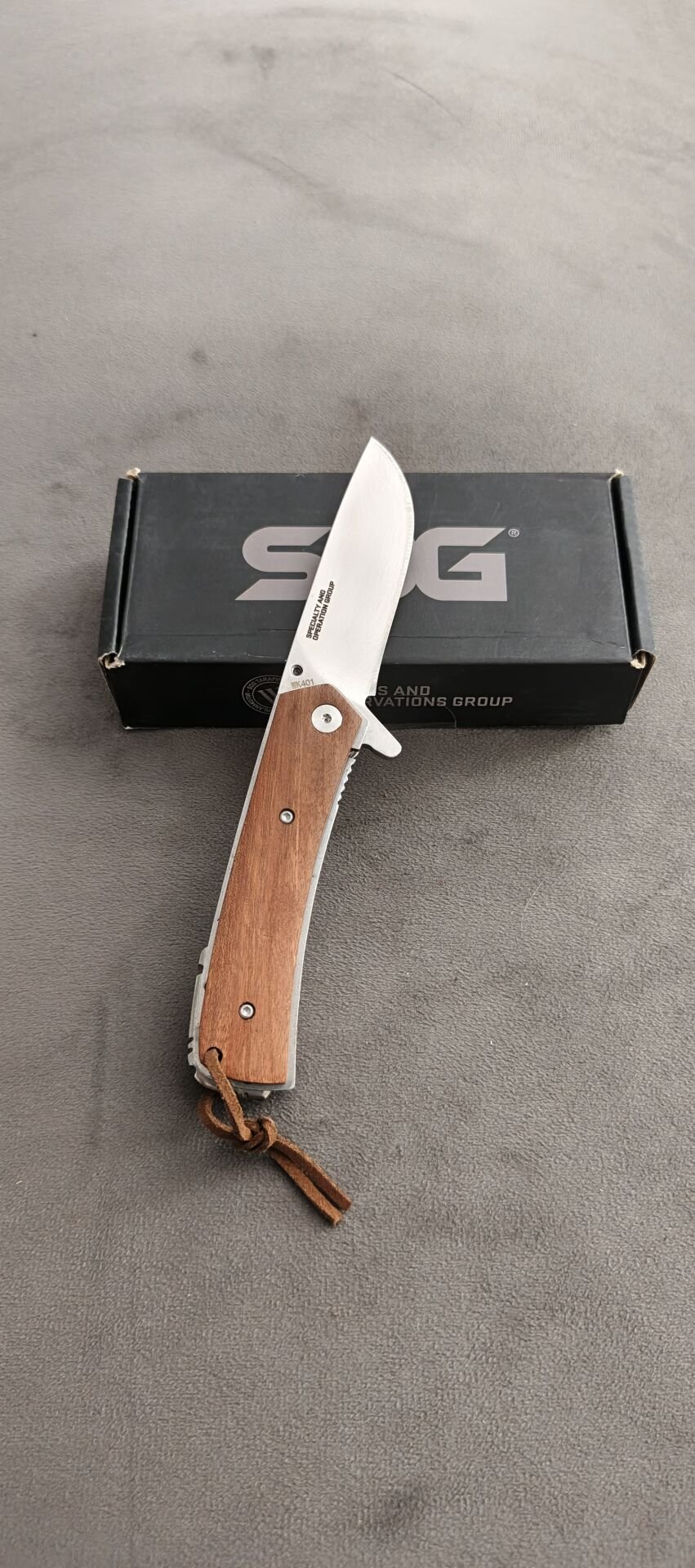 SOG  metal kasa