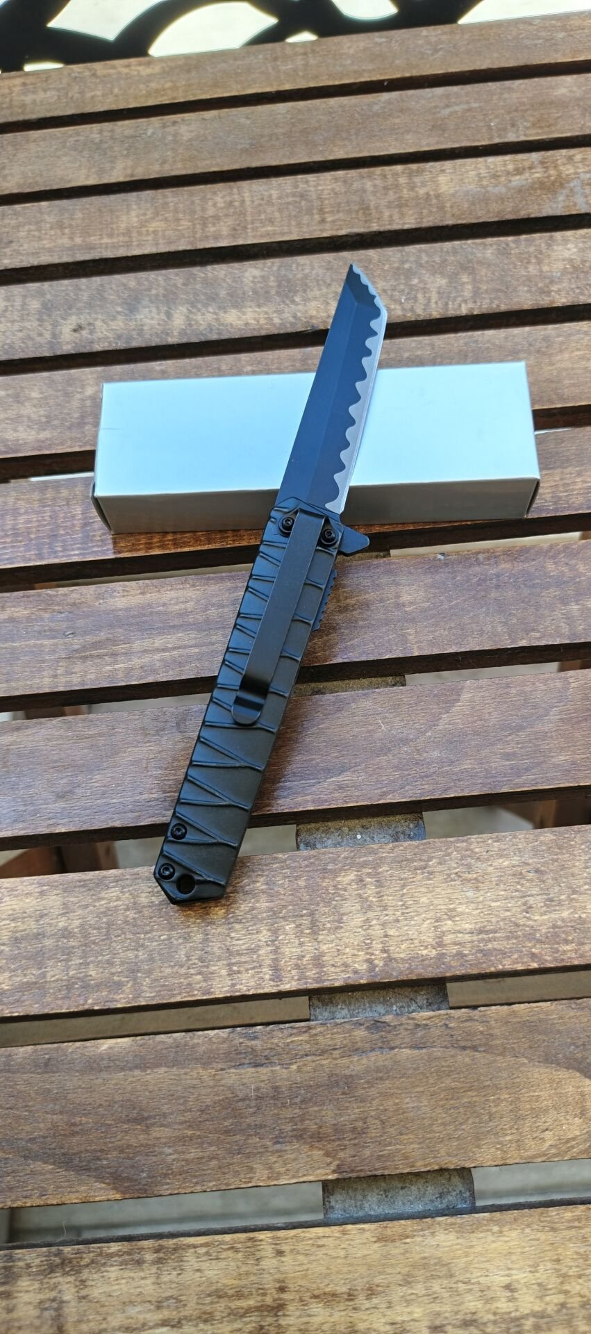 Tanto kesim yari otomatik metal kasa siyah cakı