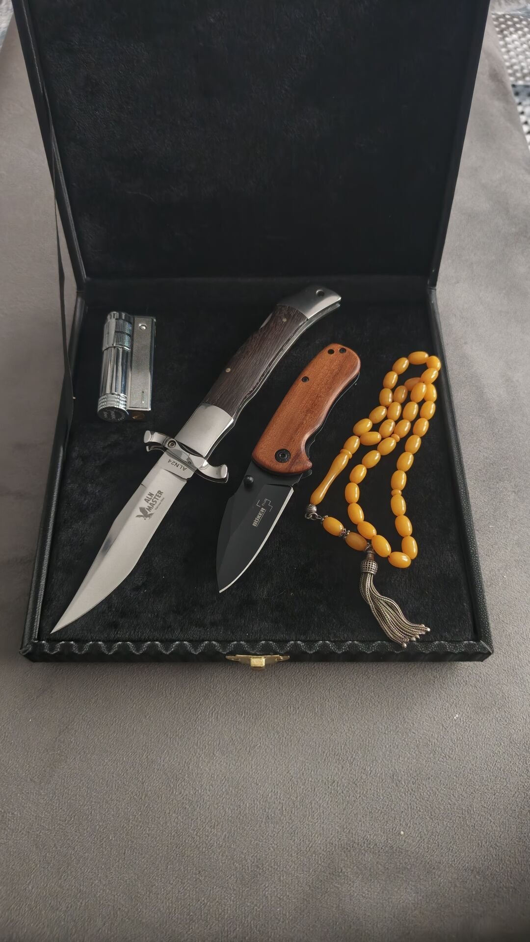 1Adet Rus cakı 1Adet Böker mini cakı 1Adet tespih 1Adet zippo cakmak