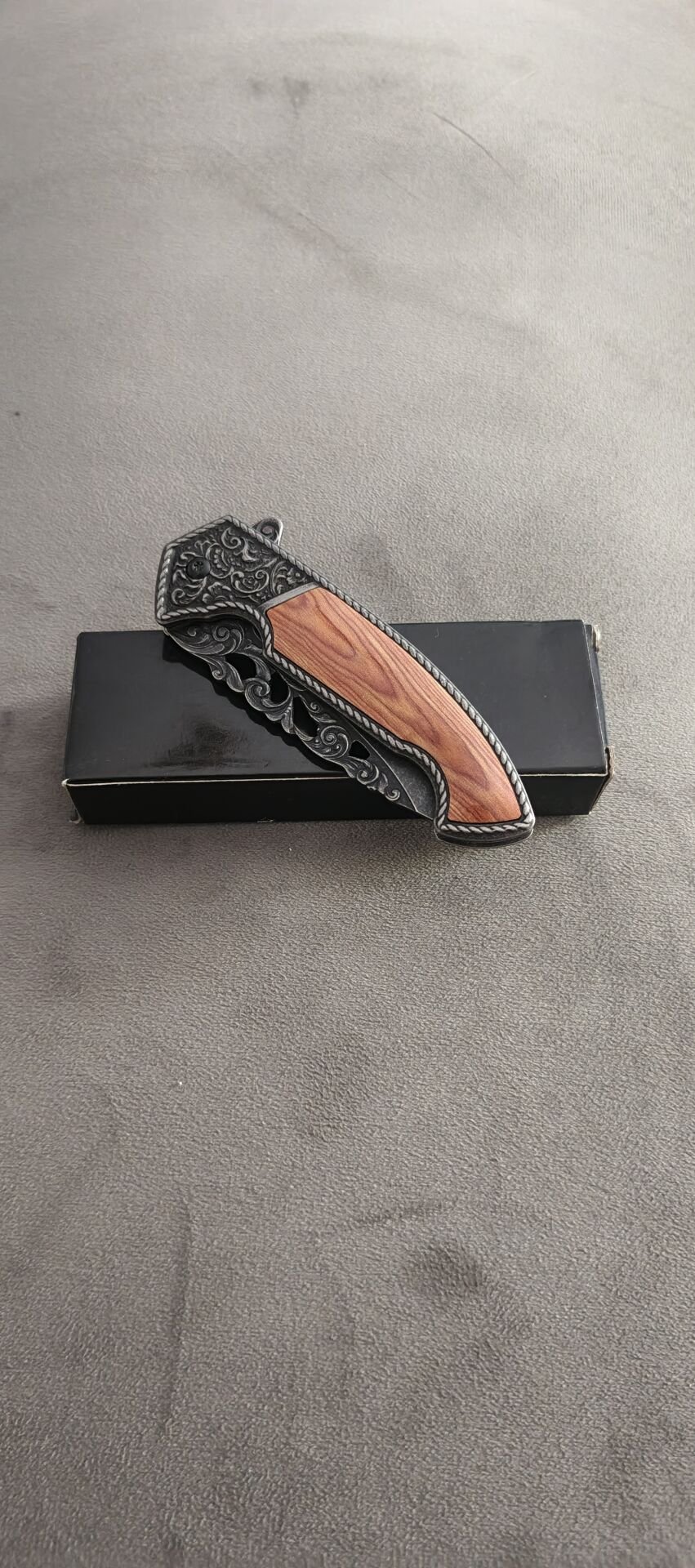 Yarı otomatik siyah desenli cakı