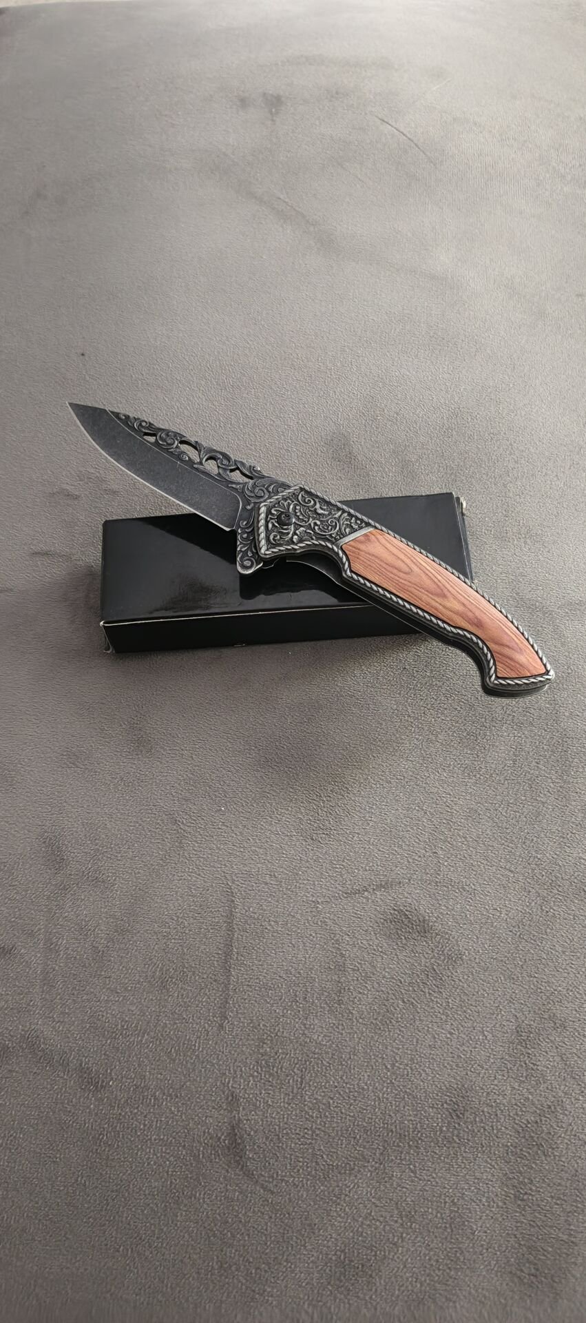 Yarı otomatik siyah desenli cakı