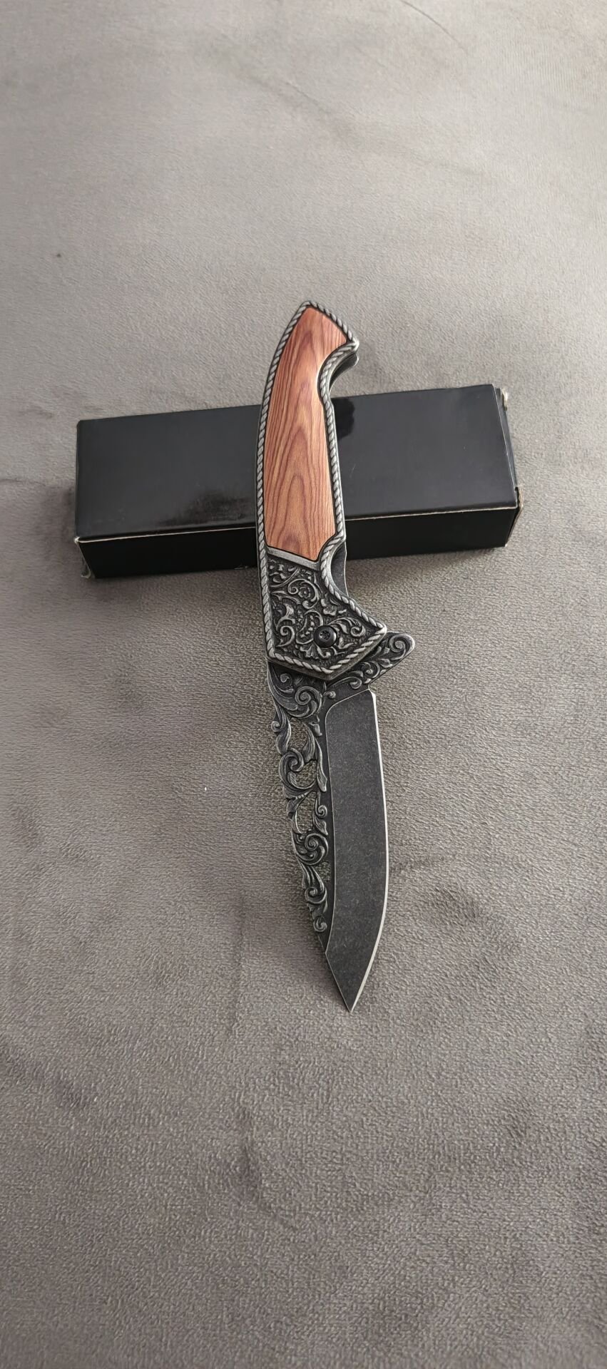 Yarı otomatik siyah desenli cakı