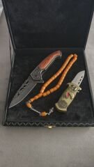 1Adet kabartma desenli  siyah cakı 1Adet Tespih 1Adet  yandan çıkmalı cakı cakmak