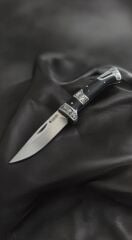 Columbia kabartma desenli sırttan kilit kemer klipsli